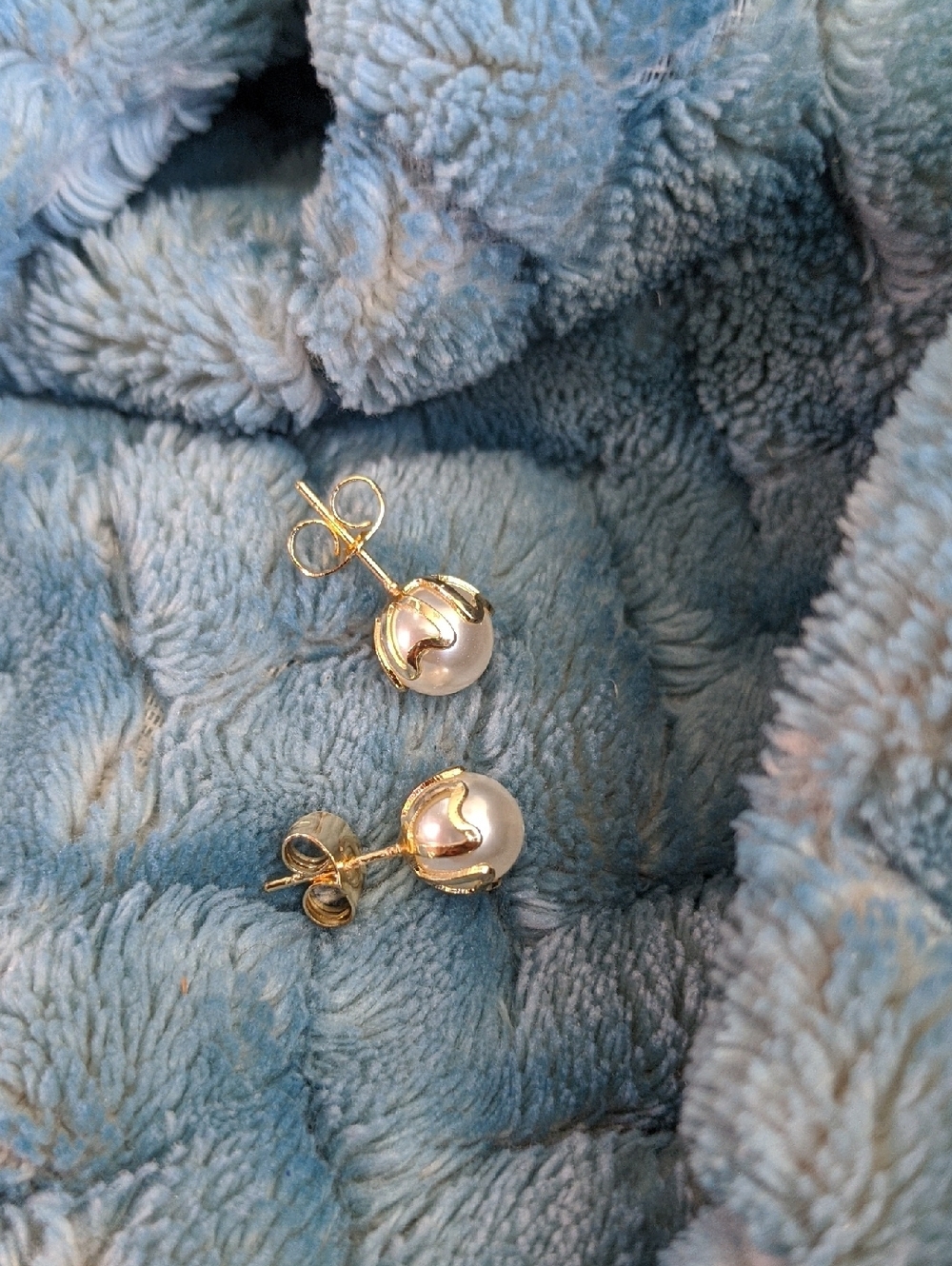 Classic Gold Pearl Stud Earrings White Pearl With Hearts Engrave 💕
